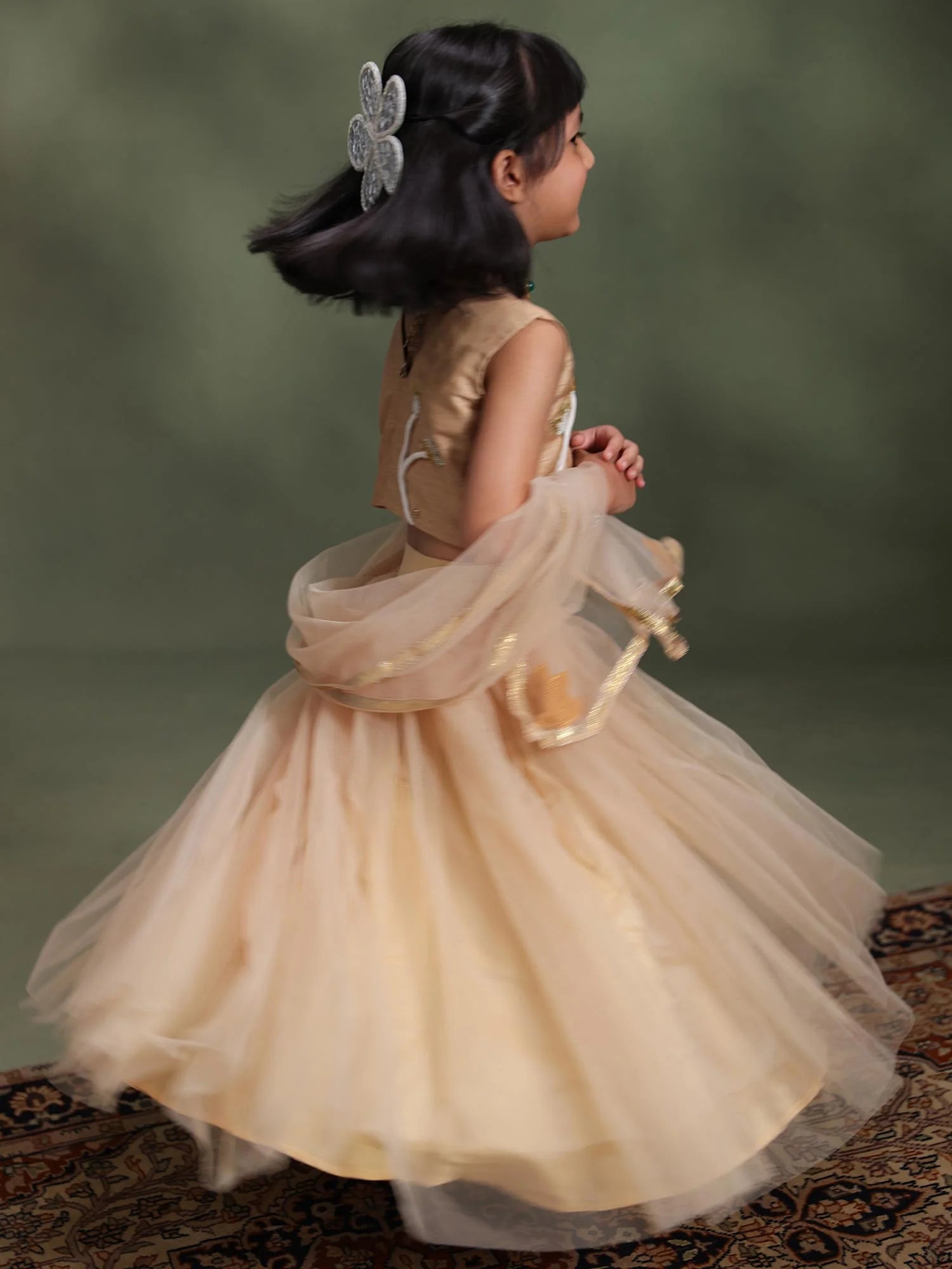 Suhana Golden Taari Lehenga Set